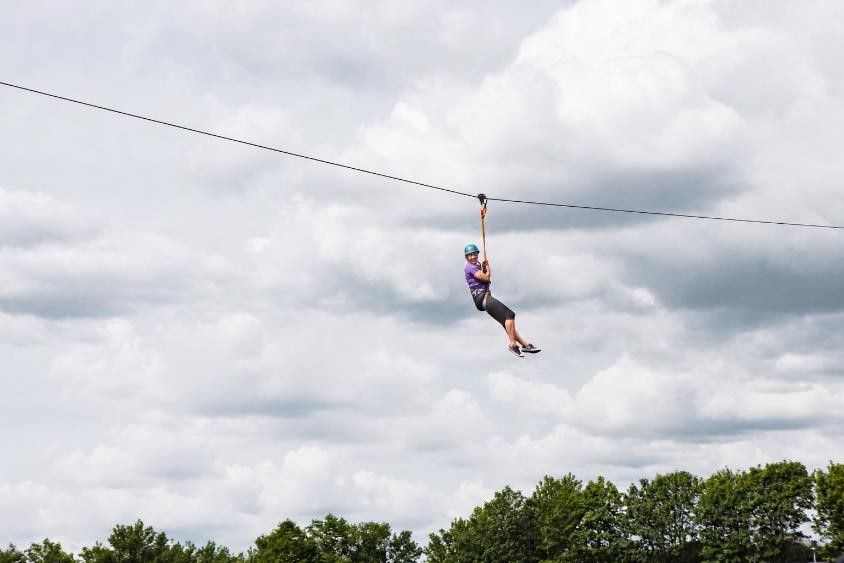 Person zipsliding